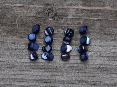 Kraal parelmoer donkerblauw 0,7 cm